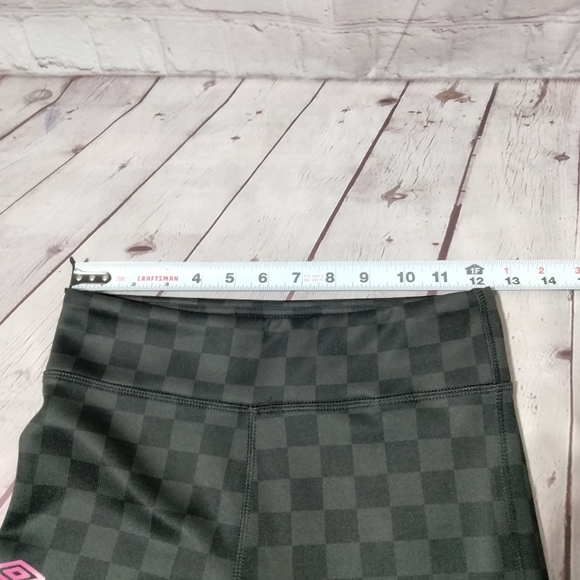 Girls large Umbro black and gray checkered print cropped Leggings. - Picture 5 of 10